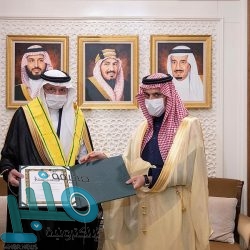 محافظ المجاردة يتابع عودة الطلاب لمقاعد الدراسة حضوريًا