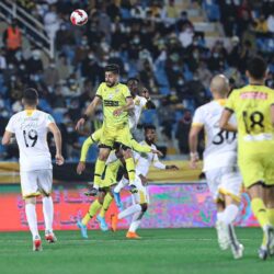 الأمير فيصل بن فرحان يجري اتصالاً هاتفياً بوزير خارجية تركمانستان