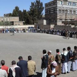 مركز الملك سلمان للإغاثة: أكثر من نصف مليون لتر من المياه لمخيمات النازحين في الحديدة