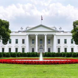 موجهو تعليم القنفذة يقدمون واجب العزاء لمنسوبي مدرسة المعالي الثانوية في وفاة اثنين من طلابها