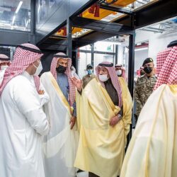 تعليم البنات بالعرضية الجنوبية يكرم سائق المكتب المتقاعد وزوجته