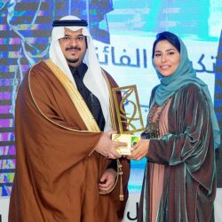 الأمير سعود بن جلوي يشهد حفل “فرح جدة” للاحتفاء بـ2020 عريسًا