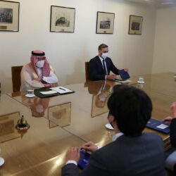 الجهات الأمنية في القصيم تضبط مواطنًا مخالفًا لنظام البيئة بحوزته كمية من الحطب المحلي