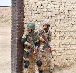 شرطة الرياض تقبض على مقيمين سرقا مبلغ 50 ألف ريال ومجوهرات ومصوغات ذهبية