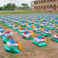جموع المصلين بالمسجد الحرام يؤدون آخر صلاة جمعة بشهر رمضان المبارك وسط أجواء إيمانية وروحانية