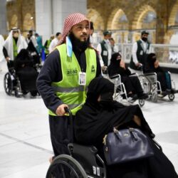 شرطة عسير تستدعي 3 مواطنين إثر فيديو المشاجرة المتداول أمام إحدى المدارس في خميس مشيط