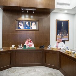 القبض على شخصين لاعتدائهما على امرأة أمام أحد المحال التجارية ومحاولة سرقة حقيبتها