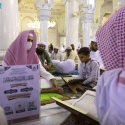 موظفو جوازات جسر الملك فهد يكملون إجراءات المسافرين وقت الإفطار الرمضاني بكل يسر وسهولة