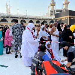 تطييب وتبخير المسجد الحرام ليلة ختم القرآن الكريم بأفخر وأجود أنواع الطيب