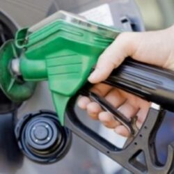 شاهد.. كوزمين كونترا يوزع أموال على الأطفال في شوارع جدة!