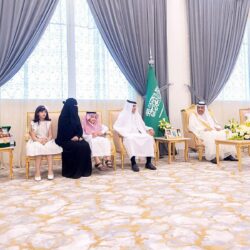 خادم الحرمين الشريفين يستقبل الأمراء والعلماء وكبار المسؤولين الذين قدموا لتهنئته بعيد الفطر