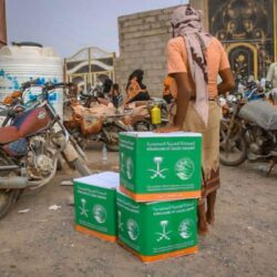 محافظ محايل يُكرّم المهندس الرافعي