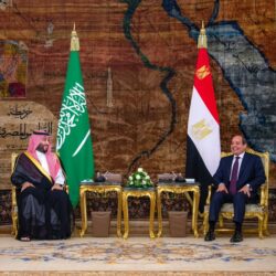 ولي العهد يغادر القاهرة ويتجه إلى الأردن والرئيس المصري في مقدمة مودعيه