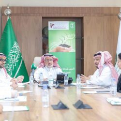 الذهب ينخفض مع صعود الدولار بعد رفع الفائدة الأمريكية