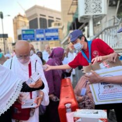 “روبوت توجيهي” داخل المسجد الحرام بـ (11) لغةً للرد على الحجاج في المسائل الشرعية