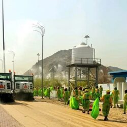 وزارة الشؤون الإسلامية توزع 150 ألف عبوة ماء باردة على ضيوف الرحمن في يوم عرفة