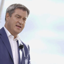 الخطوط السعودية تواصل عمليات نقل الحجاج في مرحلة المغادرة