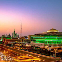 عروض الطائرات العسكرية تُزيِّنُ سماء مدينة تبوك بمناسبة اليوم الوطني الـ92