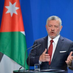 “التجارة” تشهِّر بثلاثة مخالفين ارتكبوا الغش في تخزين وتسويق الدجاج الفاسد