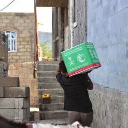 مركز الملك سلمان للإغاثة يوزع 4.000 سلة غذائية للمتضررين من الجفاف بالصومال