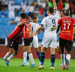 نيوكاسل يمطر شباك فولهام برباعية ويتقدم للمركز السادس في الدوري الإنجليزي