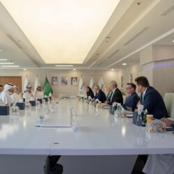 فوائد عصير الليمون لصحتك منها تخفيف التهاب الحلق