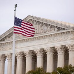 وزير العدل يلتقي السفير العماني