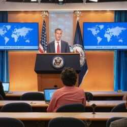 ضبط مواطن ظهر في محتوى عبر مواقع التواصل وهو يسيء للعملة الوطنية