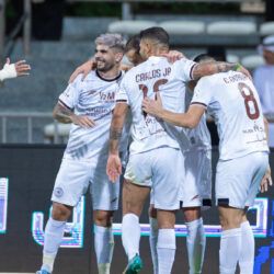 بـ10 لاعبين.. التعاون يحول تأخره لفوز مثير أمام الهلال في دوري روشن