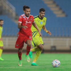 الطائي يقسو على الخليج بثلاثية في دوري روشن