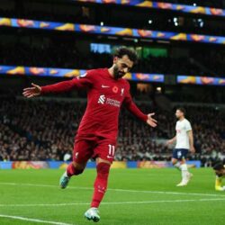 سمو وزير الدفاع يجري اتصالاً هاتفيًا بوزير الدفاع العراقي