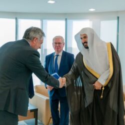 سمو ولي العهد يلتقي رئيس مجلس السيادة الانتقالي بجمهورية السودان