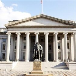 القميص الأخضر يجذب زوار البيت السعودي بعد الفوز التاريخي على الأرجنتين