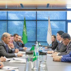 النفط يتراجع مع صعود الدولار ومخاوف الإمدادات تحد من الخسائر