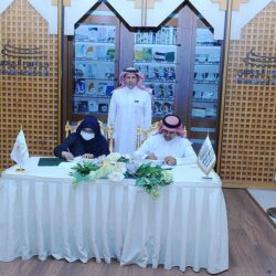 وزير الصناعة والثروة المعدنية يلتقي وزيرَ البيئة السيرلانكي