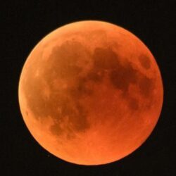 القبض على (3) أشخاص لارتكابهم حادثة سلب وتعاملات مالية مشبوهة