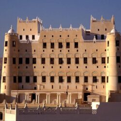 الصين تفرض إغلاقاً حول أكبر مصنع لأجهزة «آيفون» في العالم