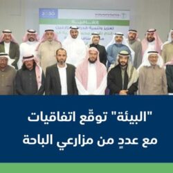 “الراشدي” يكرم شريكة حياته بمناسبة تقاعدها من العمل الوظيفي