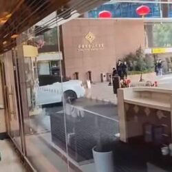 الأرصاد تنبه أهالي مكة والباحة : أمطار ورياح نشطة تحد من الرؤية