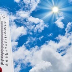 أكثر من نصف مليون مصل يؤدون صلاة الجمعة بالمسجد الحرام