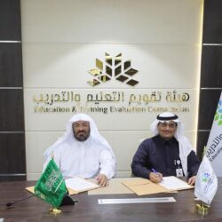 مركز الملك سلمان للإغاثة يسلّم مكتب وزارة الصحة بمأرب مستلزمات مراكز الغسيل الكلوي