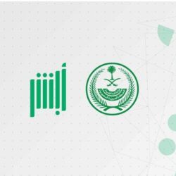 المستكشف البريطاني وفريقه يدعون طلاب المدارس إلى تعزيز تواصلهم بالطبيعة والتعرُّف عليها