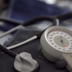 القبض على شخص لنقله (7) مخالفين لنظام أمن الحدود بالباحة