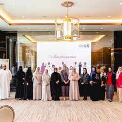 شؤون المسجد الحرام توزع نسخ القرآن الكريم بعدة لغات في أرجاء البيت العتيق