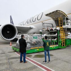 طائرتان للقوات الجوية الملكية ترافقان قاذفة القنابل الأمريكية “بي 52”