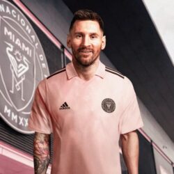 بنزيما يصل جدة تمهيدا للانضمام لنادي الاتحاد