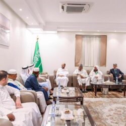 “شؤون الحرمين” توزع أساور معصم اليد للزائر الصغير في المسجد الحرام