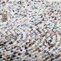 حجاج بيت الله الحرام يرمون الجمرات ثاني أيام التشريق