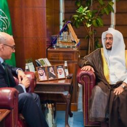 مركز الملك سلمان للإغاثة يوزع 270 سلة غذائية في ولاية القضارف بالسودان