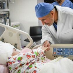 شؤون الحرمين تطلق “مبادرة مبصرون” وتهدي مصاحف “برايل” للمكفوفين في المسجد الحرام